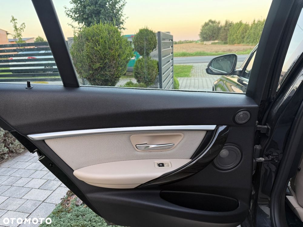 BMW Seria 3 320d xDrive Sport Line sport - 13