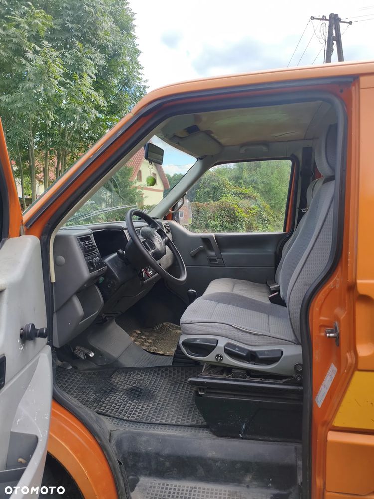 Volkswagen Transporter - 5