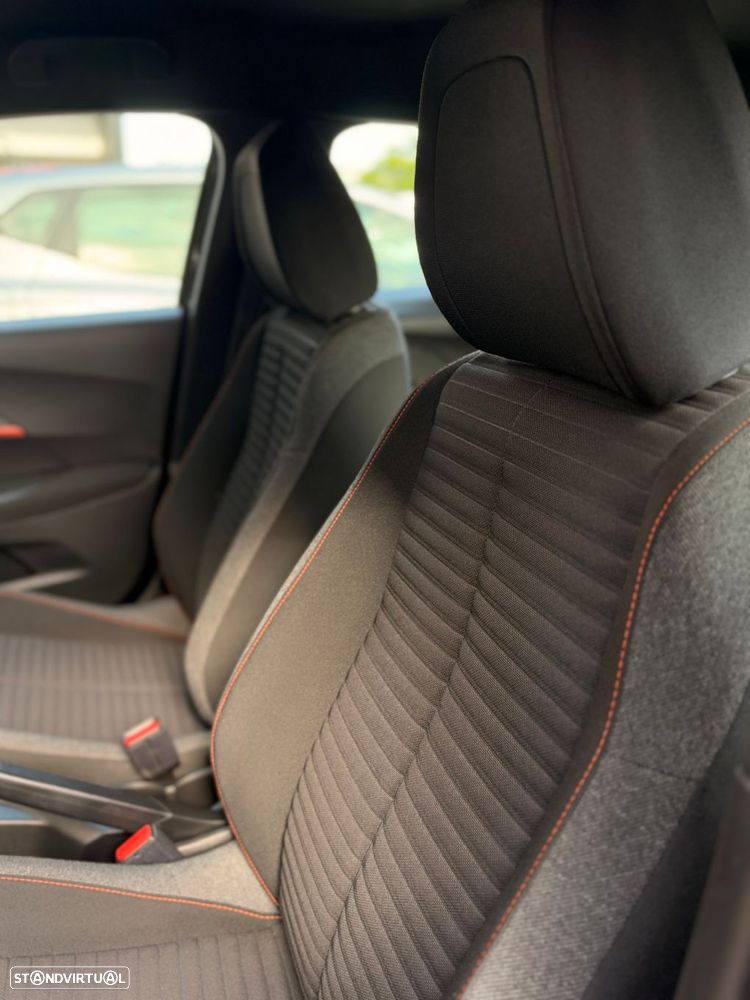 Peugeot 2008 1.2 PureTech Allure Pack - 31