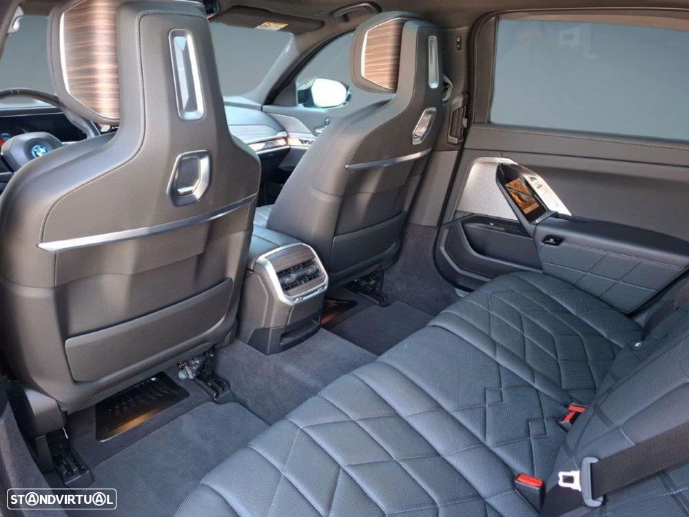 BMW i7 xDrive60 Pack Desportivo M - 31