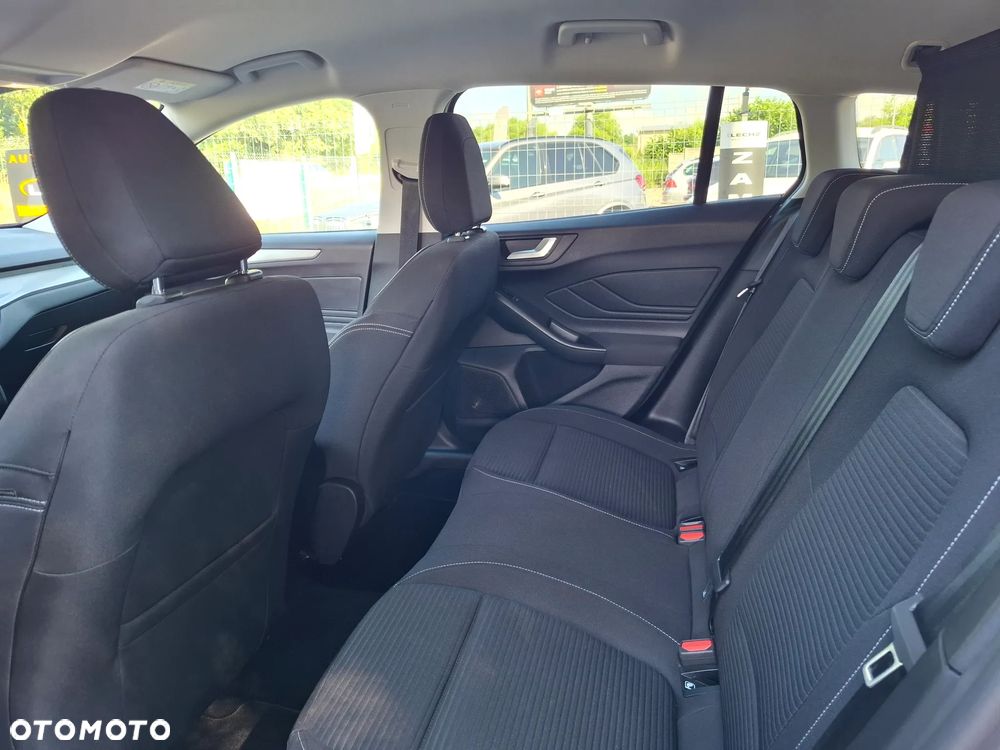 Ford Focus SW - 32