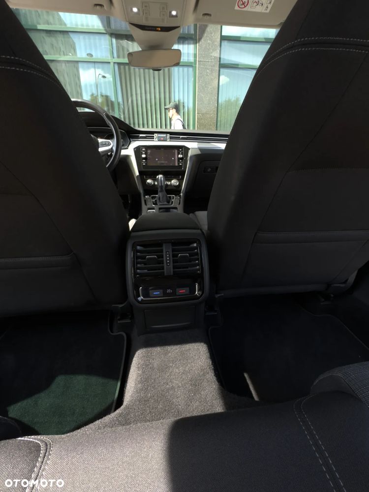 Volkswagen Passat 2.0 TSI Business DSG - 17
