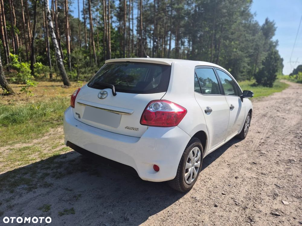 Toyota Auris 1.4 D-4D Luna EU5 - 13