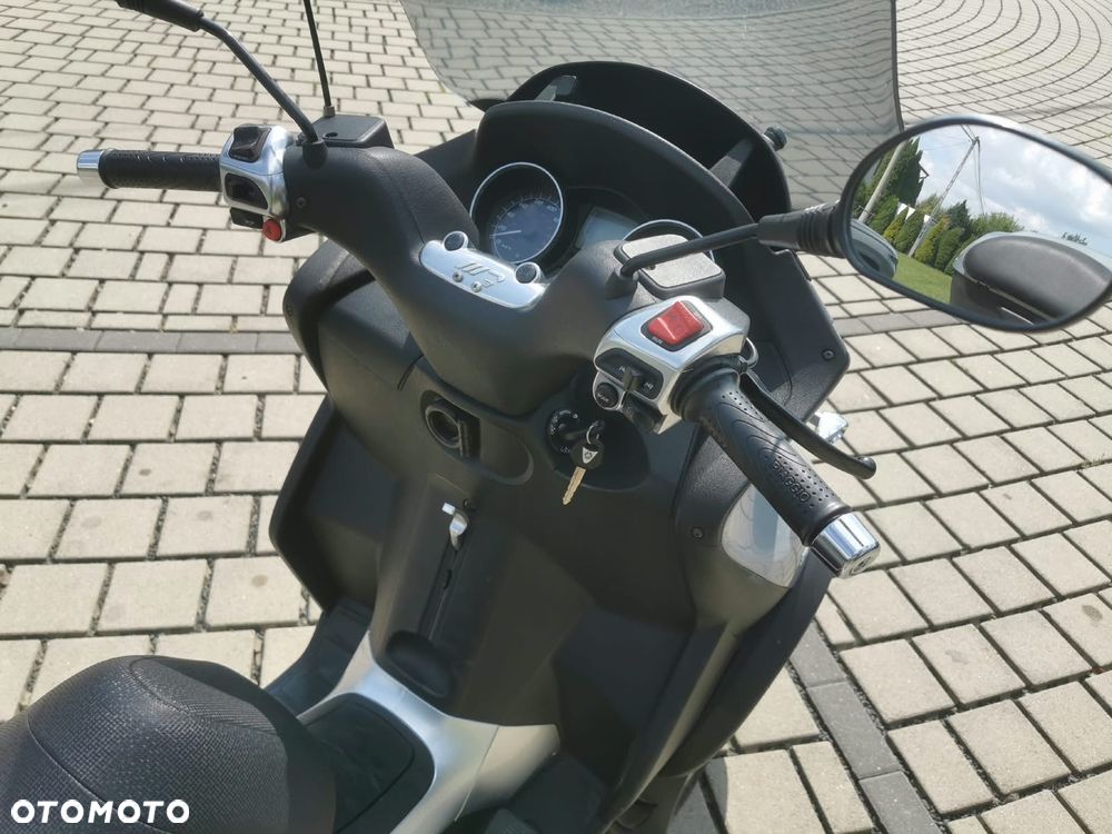 Piaggio MP-3 - 9