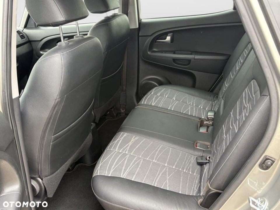 Kia Venga - 23