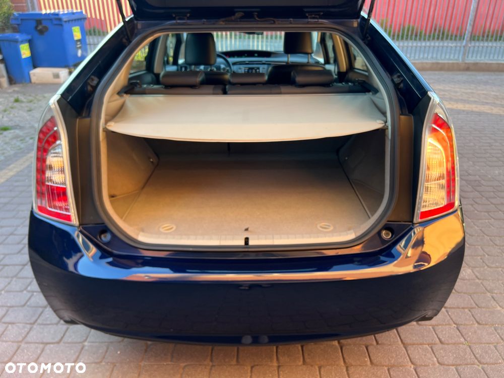 Toyota Prius (Hybrid) Executive - 17