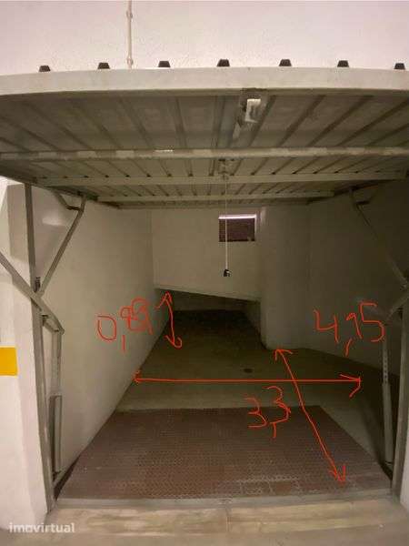 Garagem para carro pequeno / Arrecadação no centro de Massamá - Grande imagem: 2/4