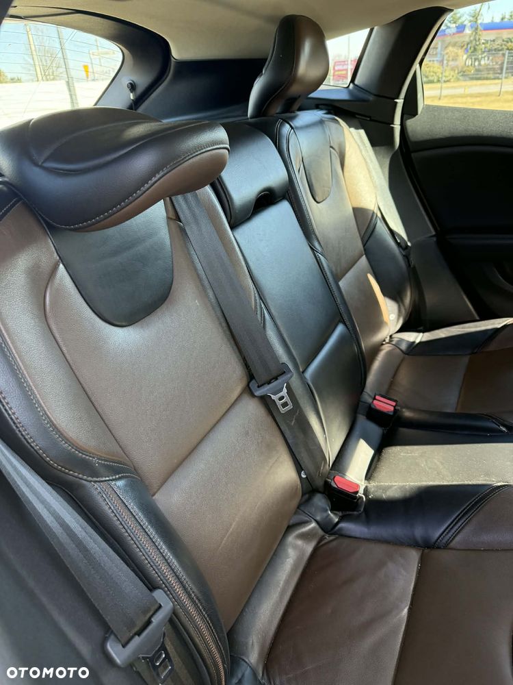 Volvo V40 Cross Country D3 Momentum - 11