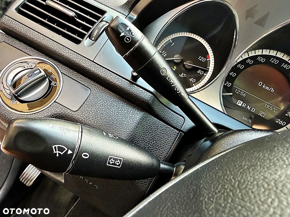 Mercedes-Benz Klasa C 200 (BlueEFFICIENCY) 7G-TRONIC Avantgarde - 35