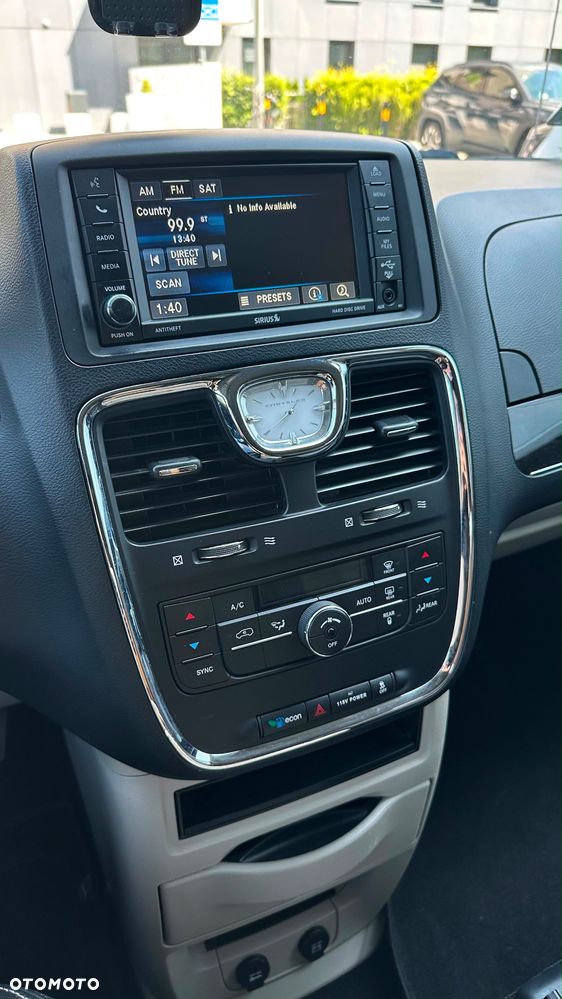 Chrysler Town & Country 3.6 Touring - 25