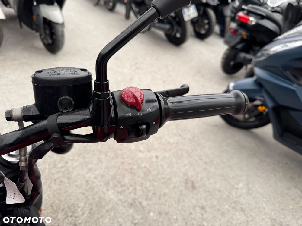 Royal Enfield HNTR - 22