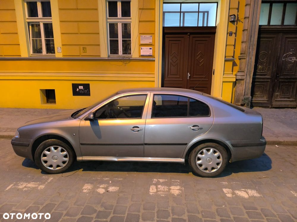 Skoda Octavia 1.6 Tour - 2