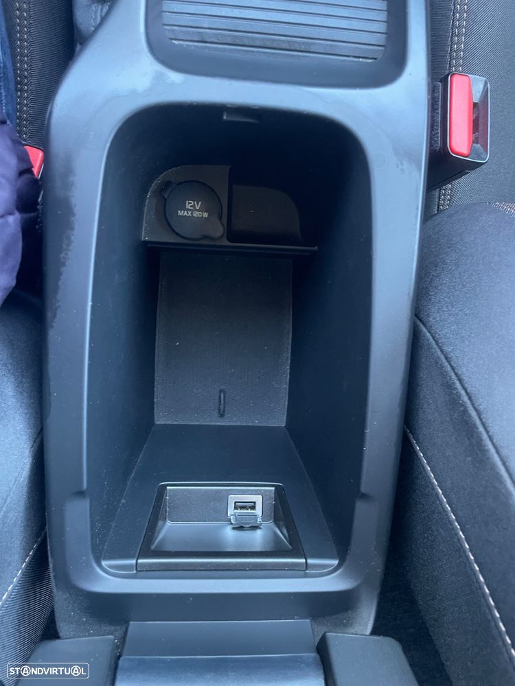 Volvo V40 Cross Country D2 Momentum - 28