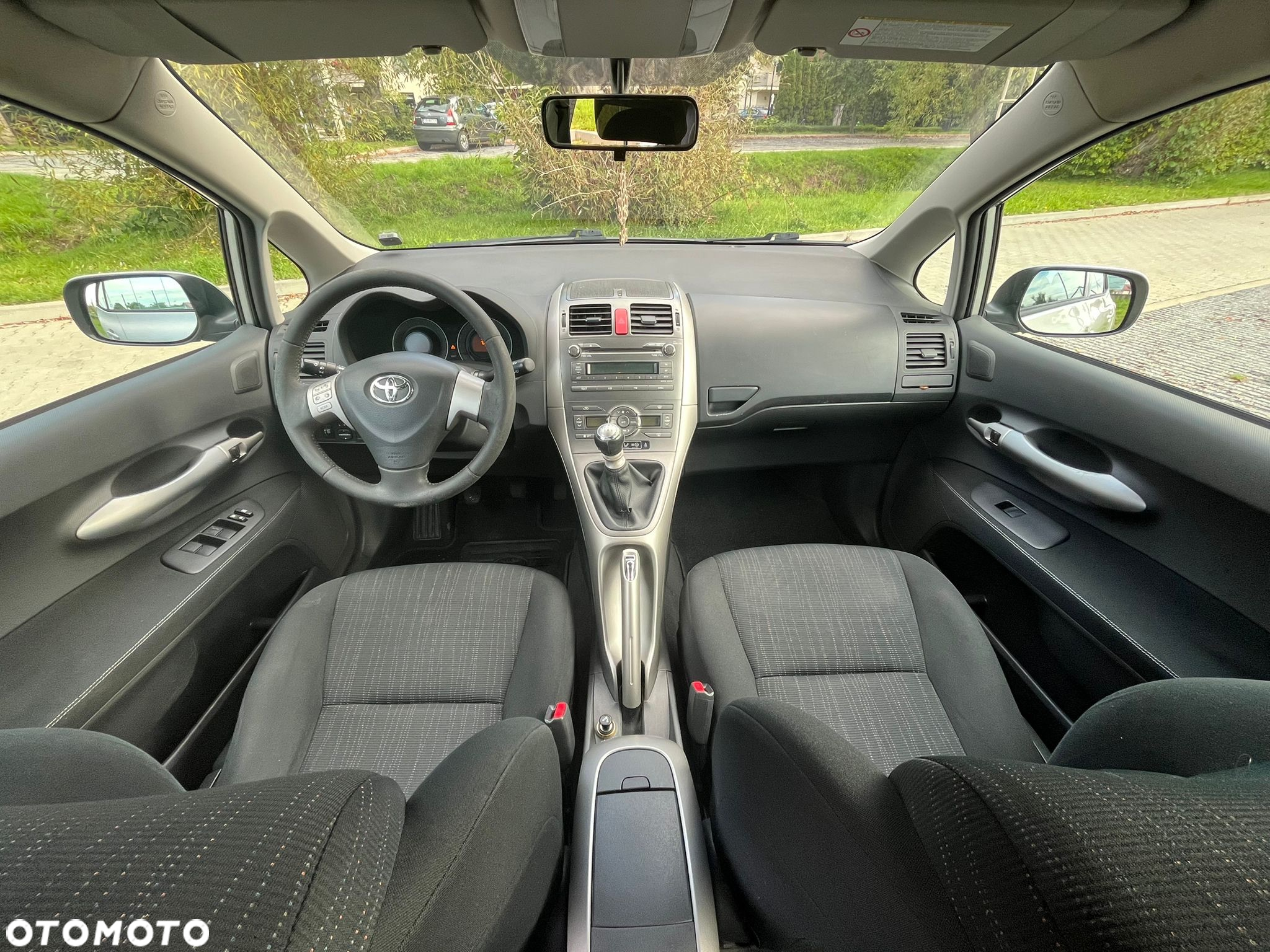 Toyota Auris 1.6 2010 - 13
