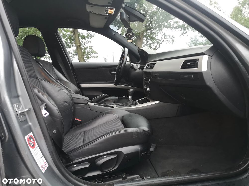 BMW Seria 3 320d xDrive - 9