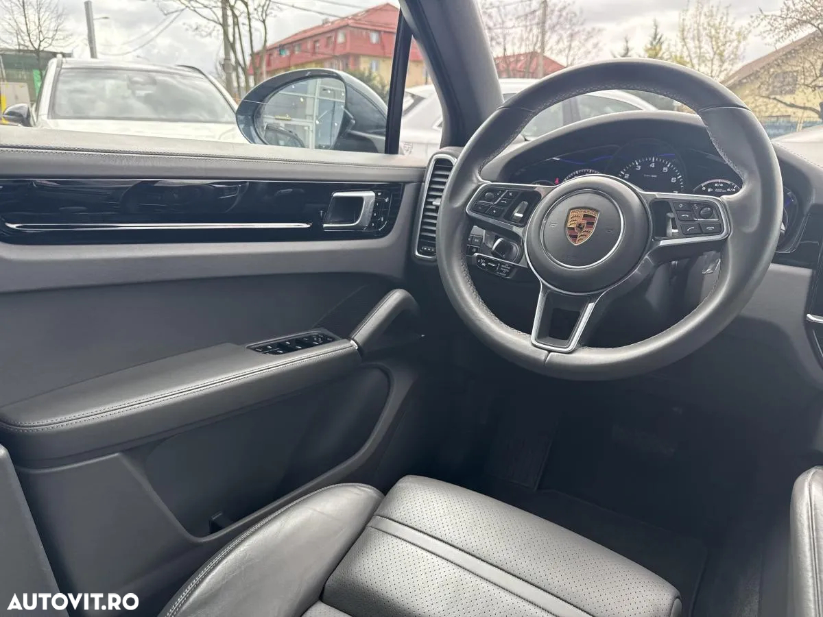 Porsche Cayenne Standard - 25