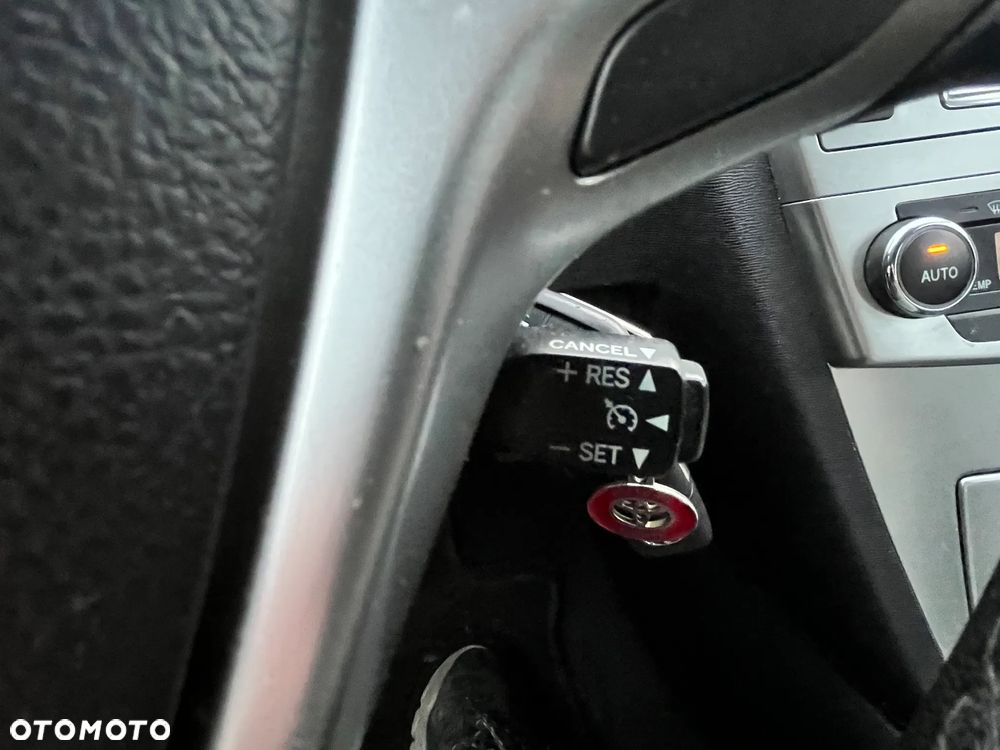 Toyota Avensis 1.6 Premium - 32