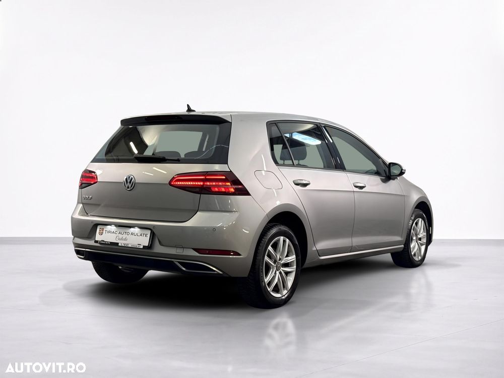 Volkswagen Golf - 6