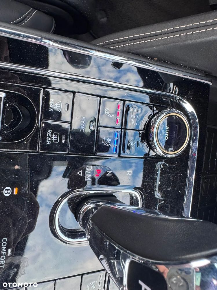 Bentley Flying Spur V8 S - 27