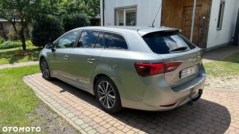 Toyota Avensis 2.0 D-4D Premium - 4