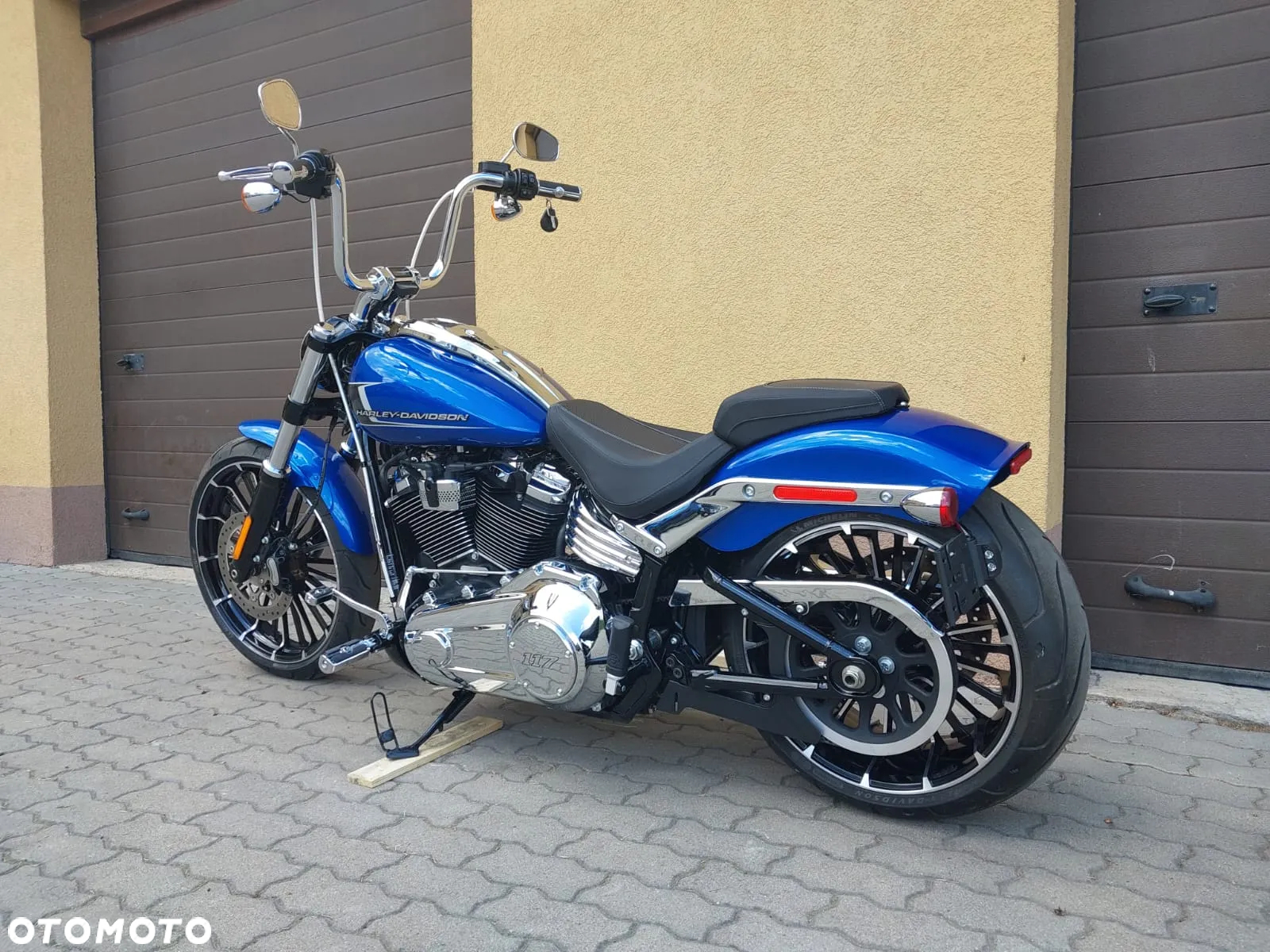 Harley-Davidson Softail Breakout - 13