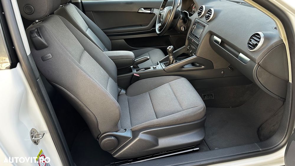 Audi A3 1.6 MPI Attraction - 6