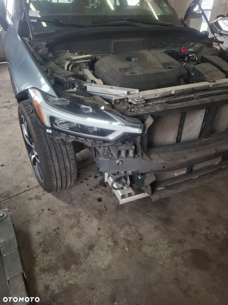 Volvo XC60 II Błotnik prawy przód kod lakieru 714 - 15