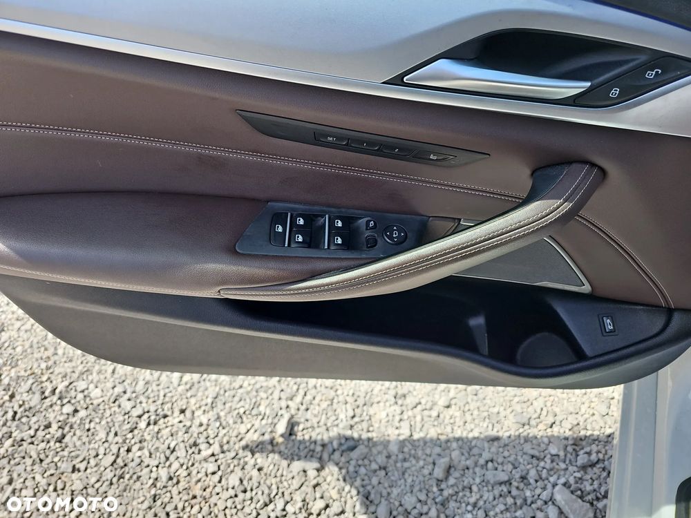 BMW Seria 5 518d mHEV Luxury Line - 13