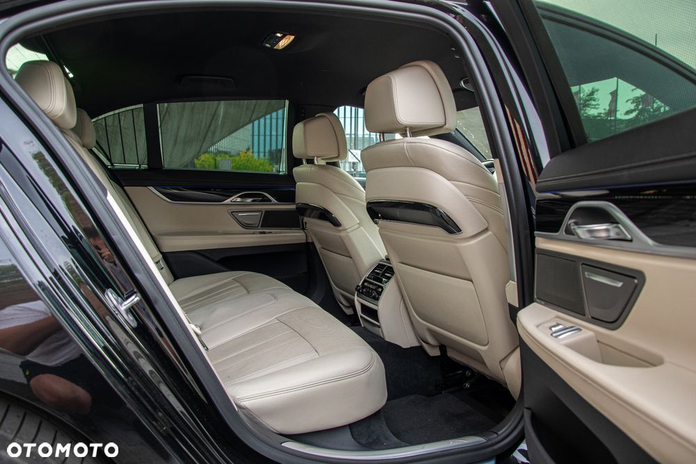 BMW Seria 7 740d xDrive - 22