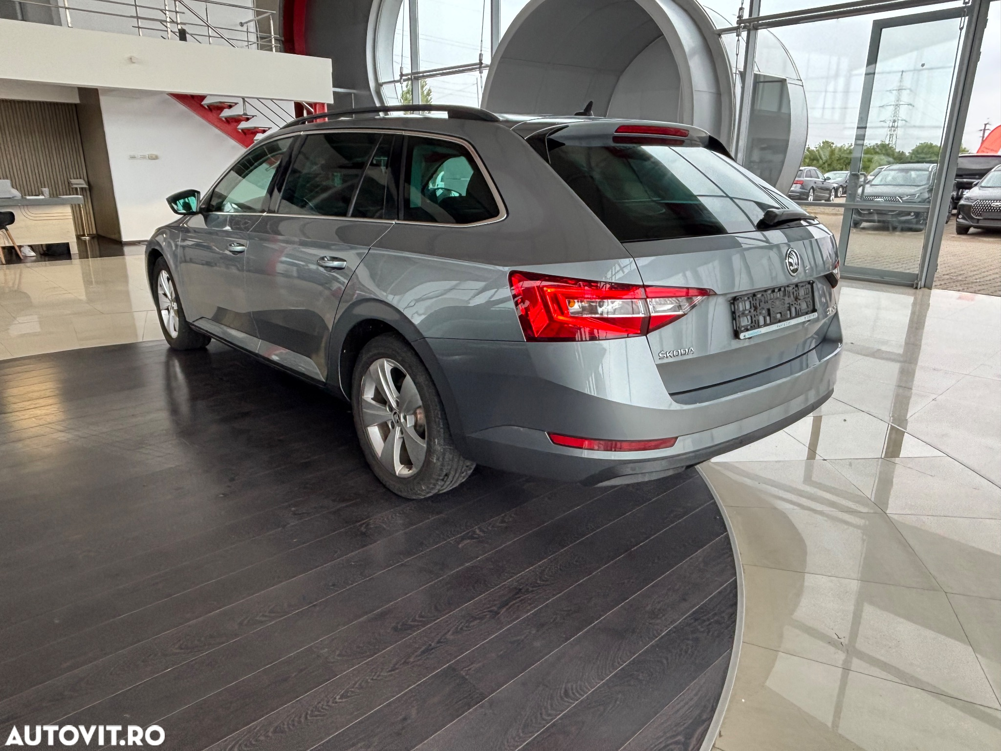 Skoda Superb Combi 2.0 TDI DSG Active - 13