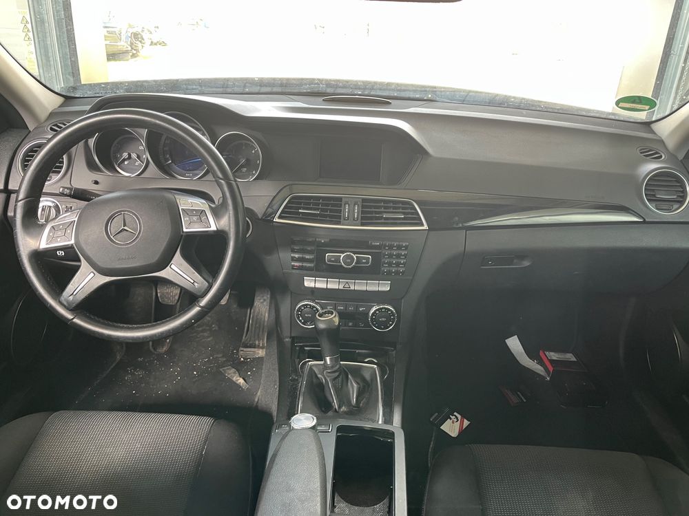 Mercedes-Benz Klasa C 200 CDI DPF (BlueEFFICIENCY) Avantgarde - 12