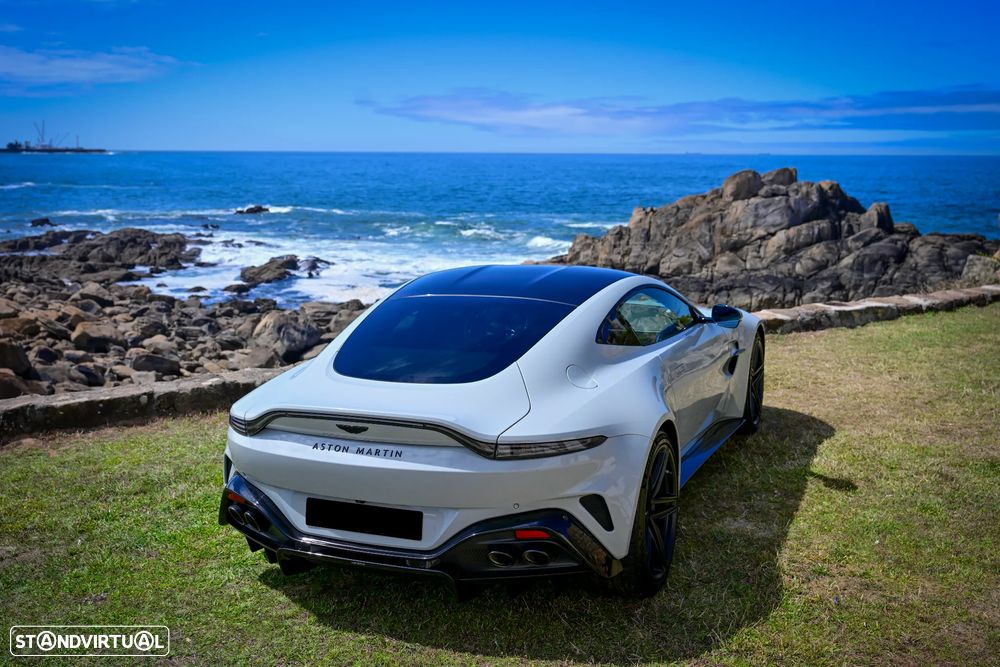 Aston Martin Vantage Coupe V8 - 12