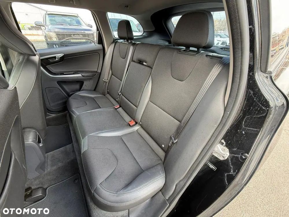 Volvo XC 60 T5 Momentum - 8