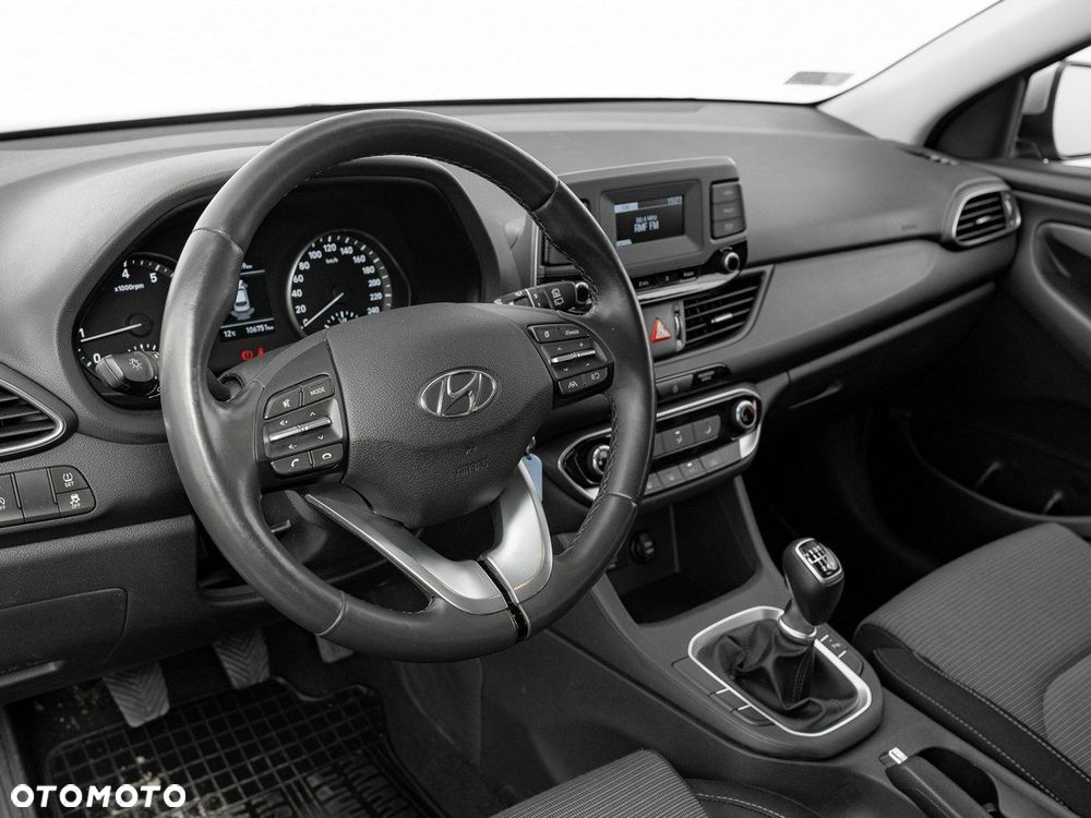 Hyundai i30 1.5 DPI Classic + - 7