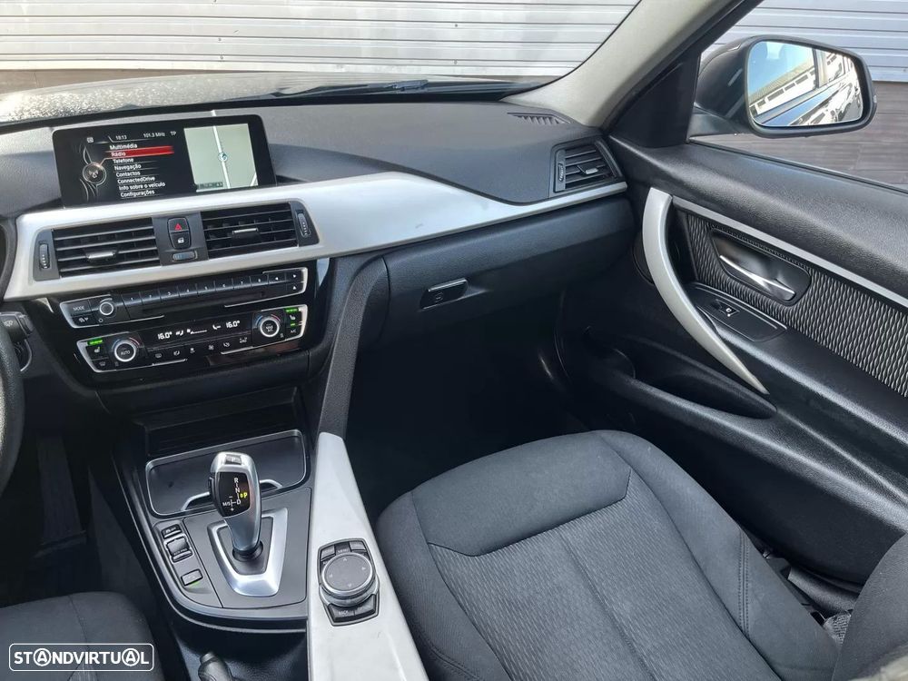 BMW 318 d Touring Line Sport Auto - 24