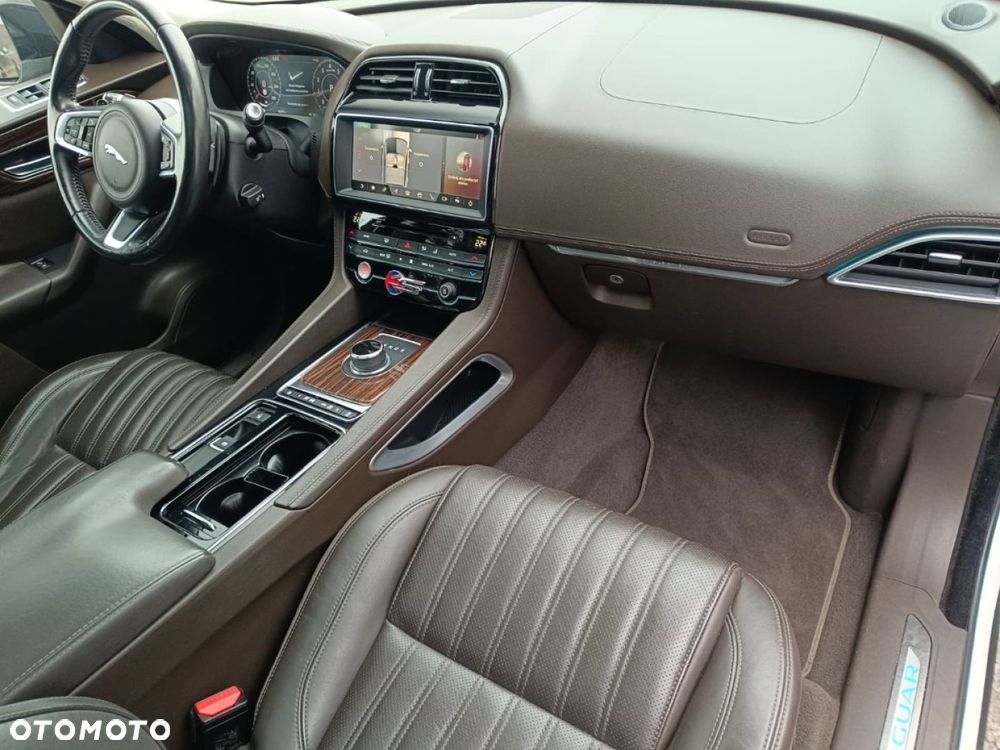 Jaguar F-Pace - 28