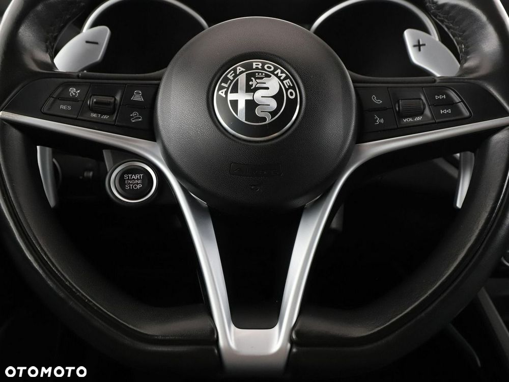 Alfa Romeo Stelvio 2.0 Turbo 16V AT8-Q4 Lusso - 22