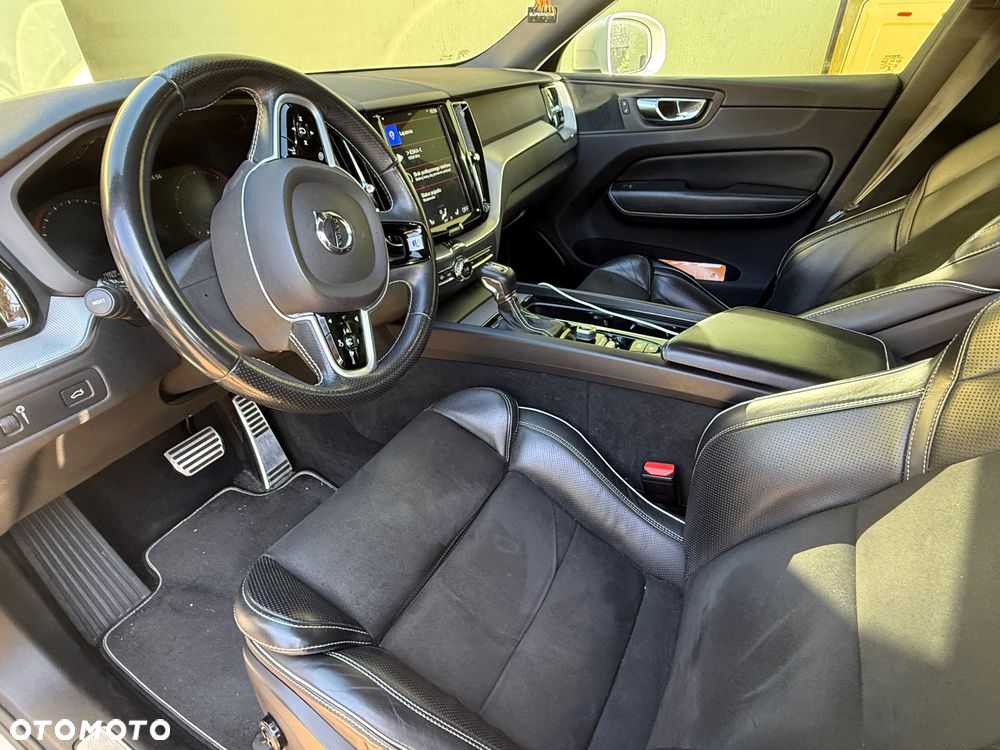 Volvo XC 60 D4 AWD R-Design - 11