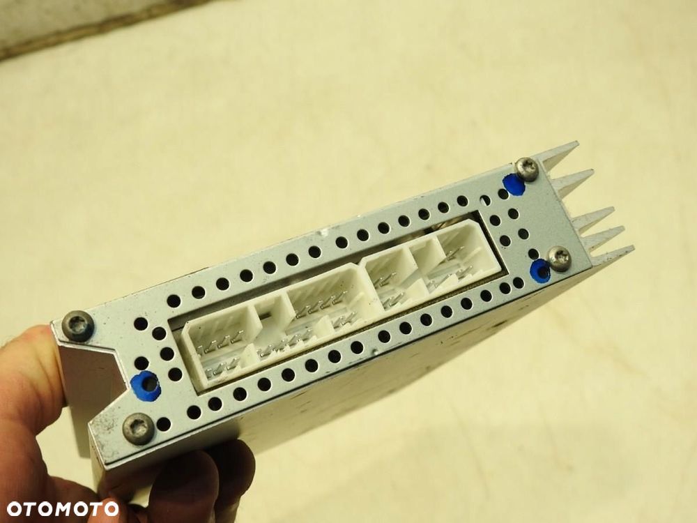 WZMACNIACZ AUDIO CHRYSLER 300C P05064353AH - 4