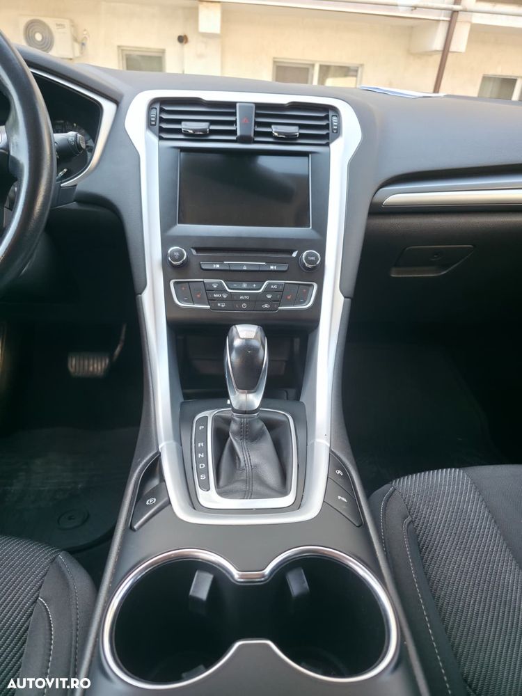 Ford Mondeo 2.0 TDCi Powershift AWD - 11