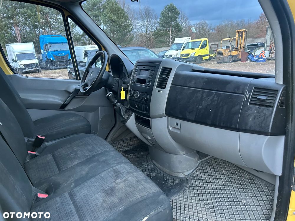 Mercedes-Benz Sprinter - 14