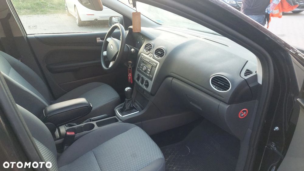 Ford Focus 1.6 16V Trend - 22