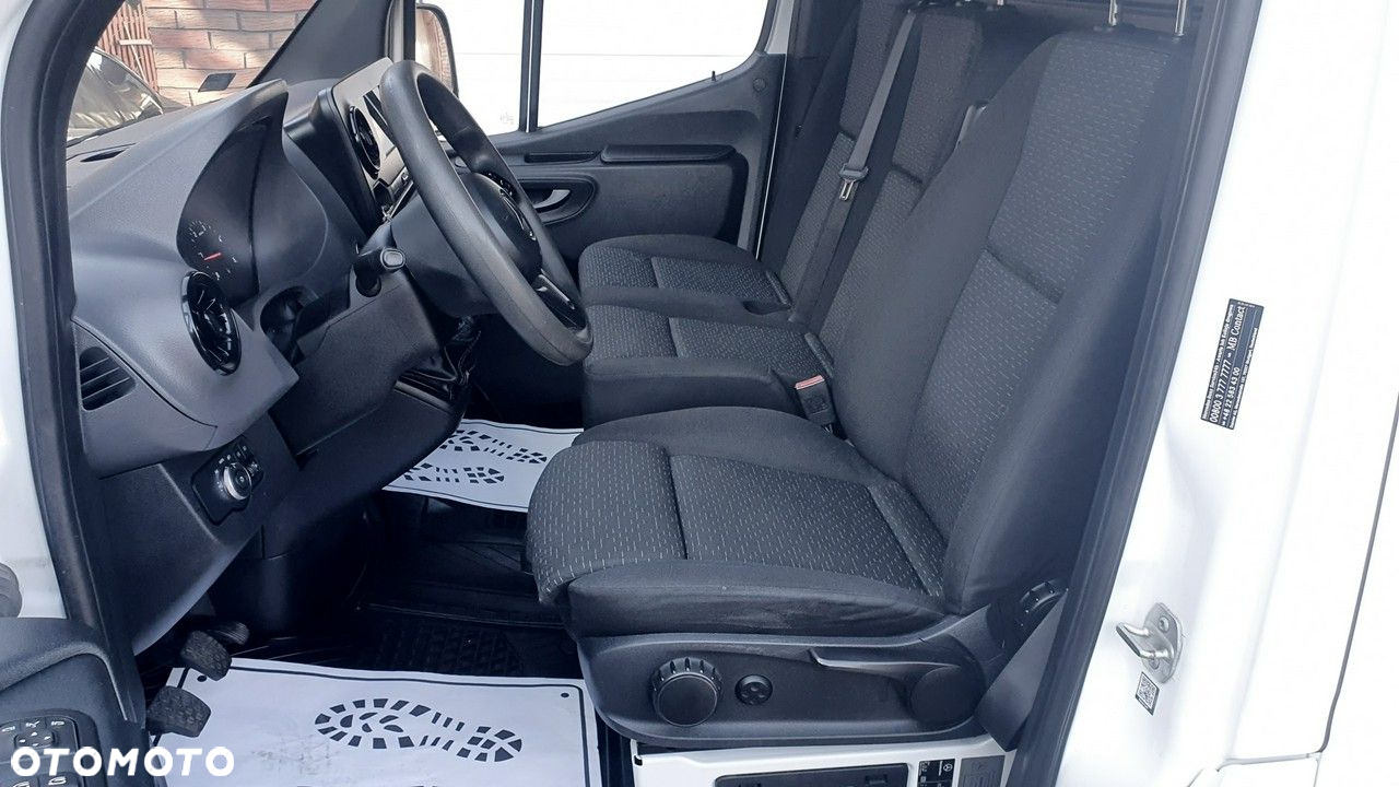 Mercedes-Benz Sprinter - 22