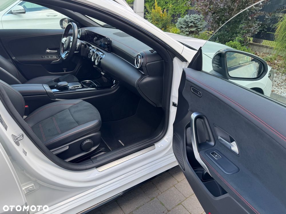 Mercedes-Benz CLA 200 d 4Matic 8G-DCT AMG Line - 26