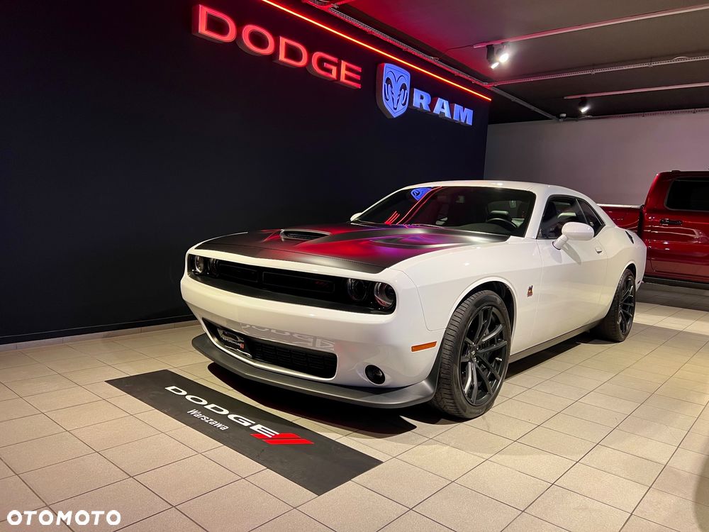 Dodge Challenger 6.4 Scat Pack - 11
