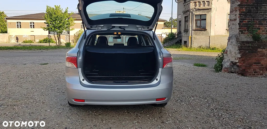 Toyota Avensis 2.0 D-4D Combi Executive - 11