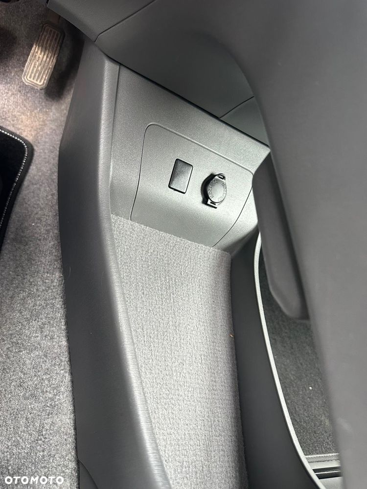 Toyota Prius (Hybrid) Executive - 10