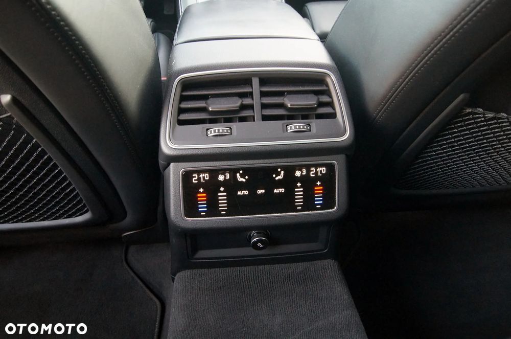 Audi A6 Avant 40 TDI quattro S tronic S line - 29