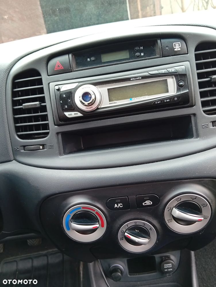 Hyundai Accent - 7