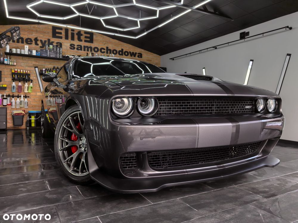 Dodge Challenger - 9